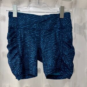 Lululemon Samba Snake Blue Patterned Bike Style Shorts